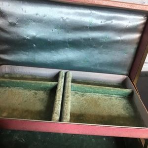 Vintage jewelry box with locking closure